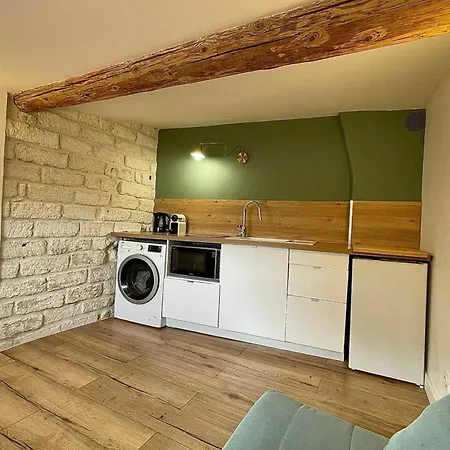 Atypical - Near Garden Apartment *
